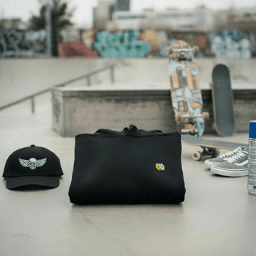 Felpa Nera con Cappuccio e Logo Ricamato Ghettoblaster
