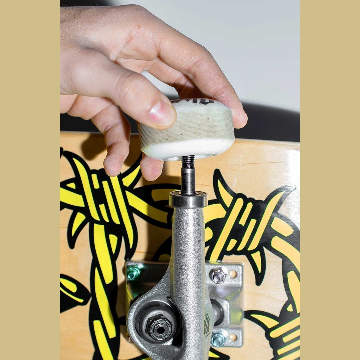 Guida passo passo: come smontare i cuscinetti dello skateboard in sicurezza - ghettoblasterwear