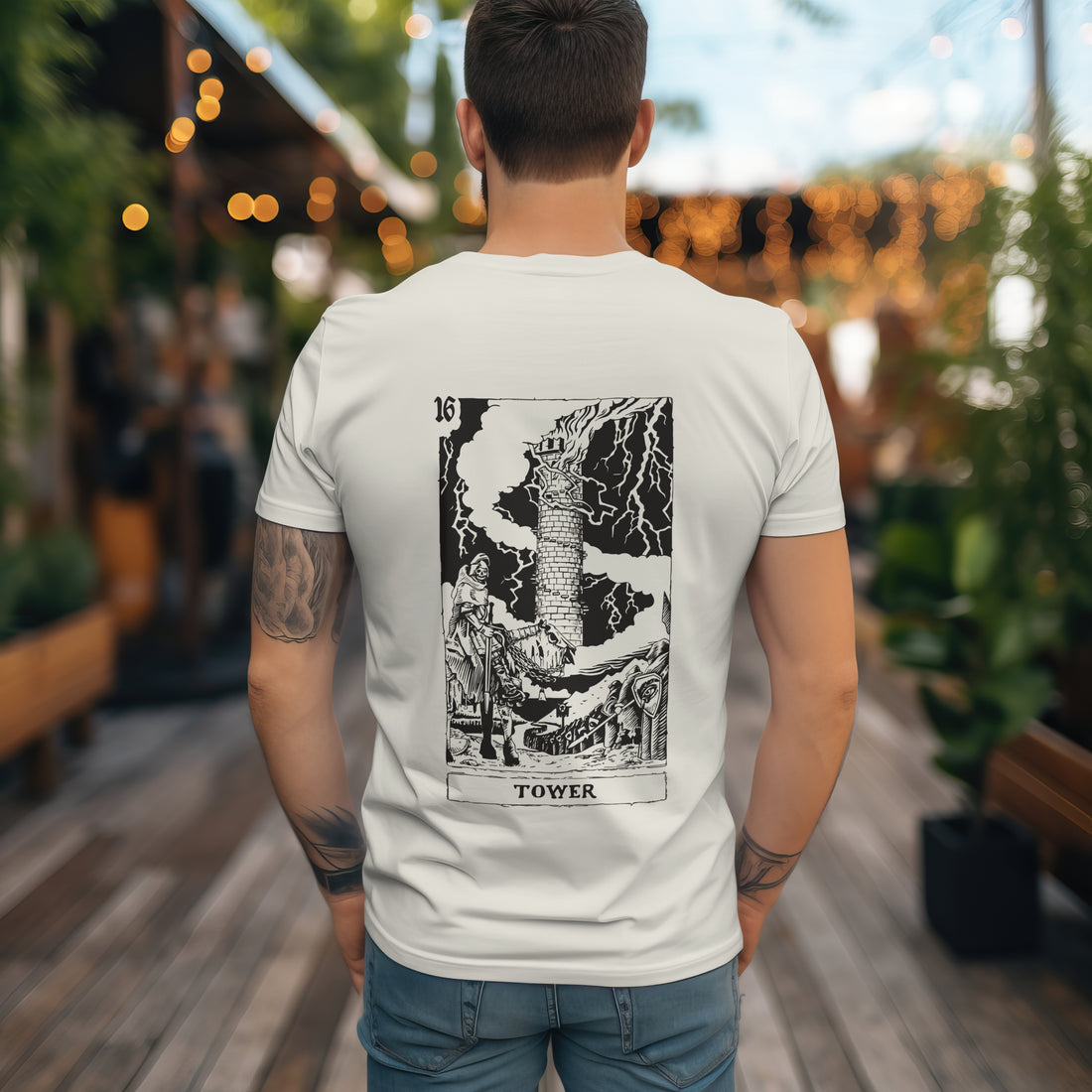 T-shirt Ghettoblaster con grafica della carta dei Tarocchi La Torre.