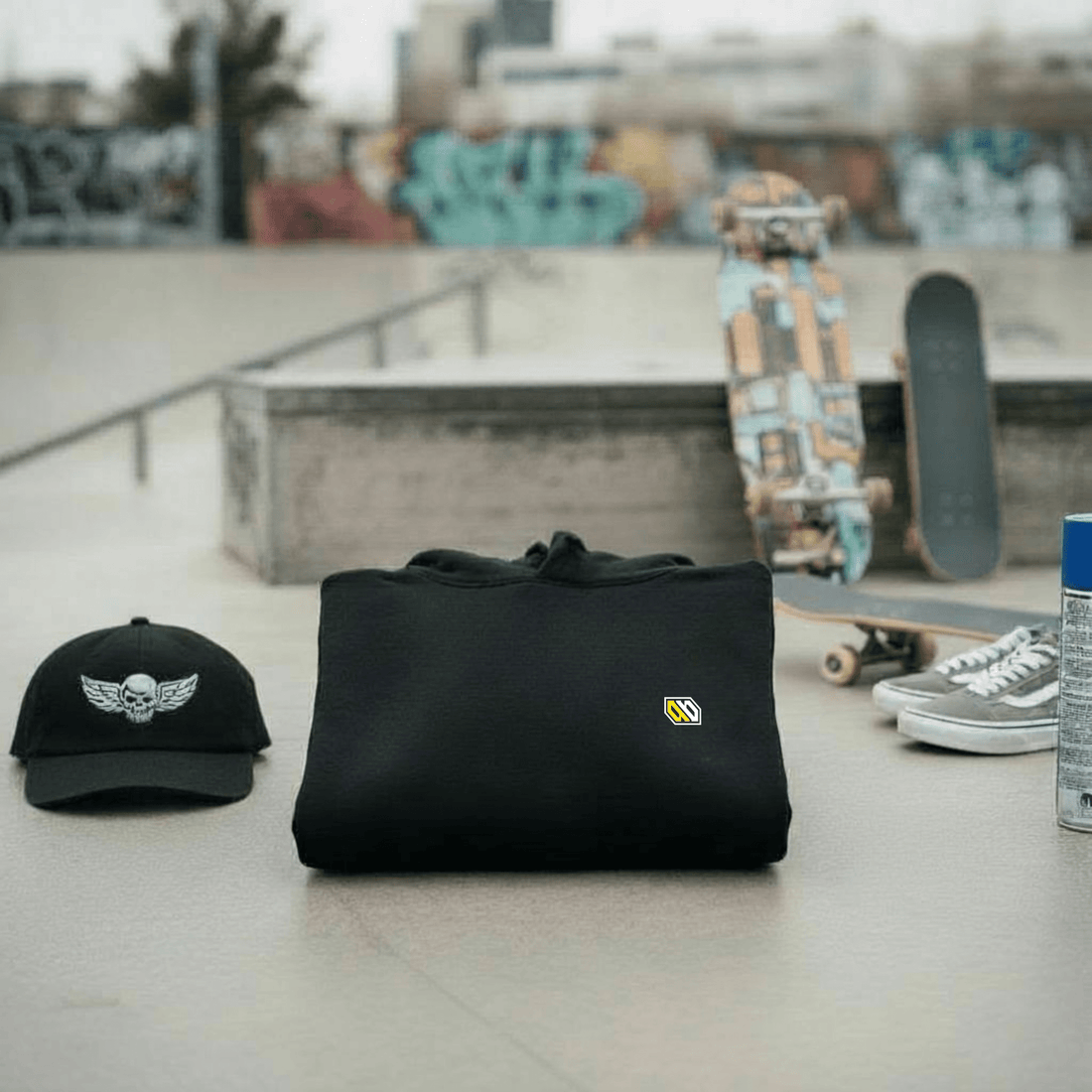 Felpa Nera con Cappuccio e Logo Ricamato Ghettoblaster